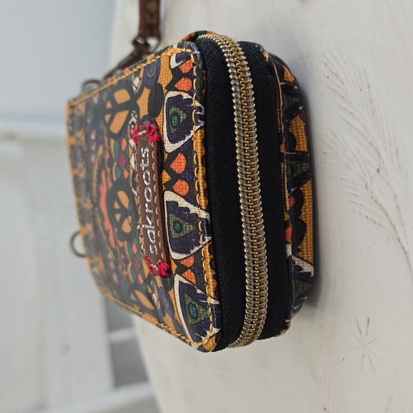 NWOT sakroots Wristlet Wallet Peace With Strap Brown Black - Picture 13 of 14
